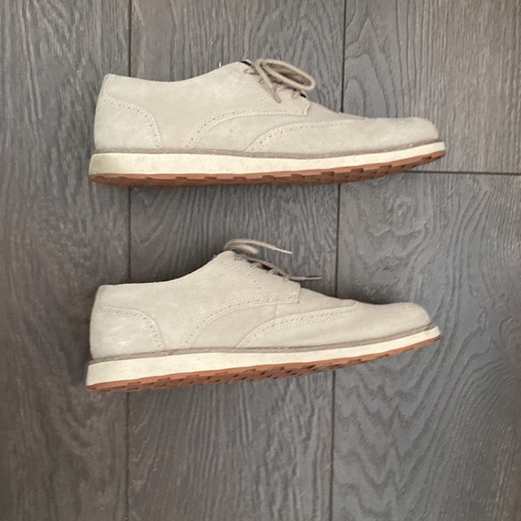 Like new, supper comfy and stylish wingtips - Picture 4 of 5